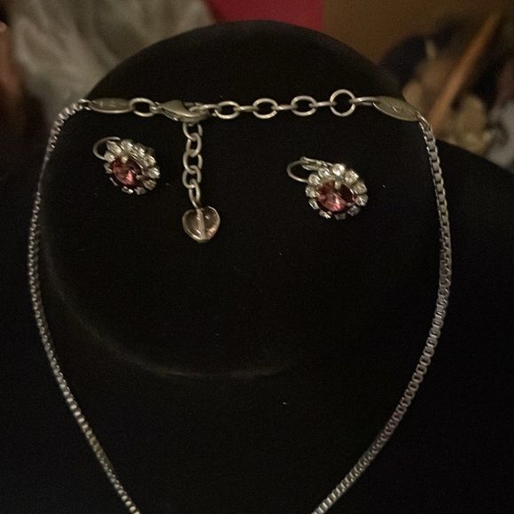 Sabika Necklace and Earrings - Picture 2 of 6